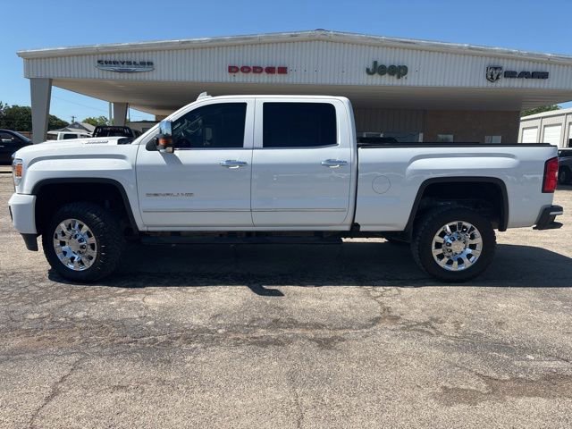 Used 2017 GMC Sierra 2500 Denali w/ Duramax Plus Package AWD/4WD image 2