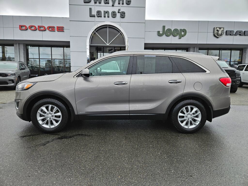 Used 2018 Kia Sorento LX image 2