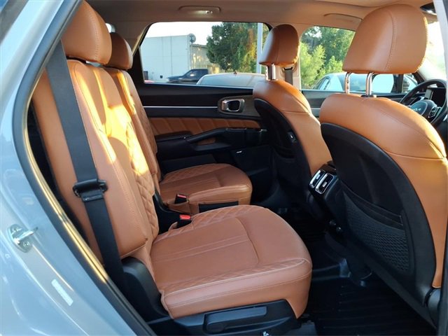 Used 2022 Kia Sorento SX Prestige w/ Rust Color Package image 4