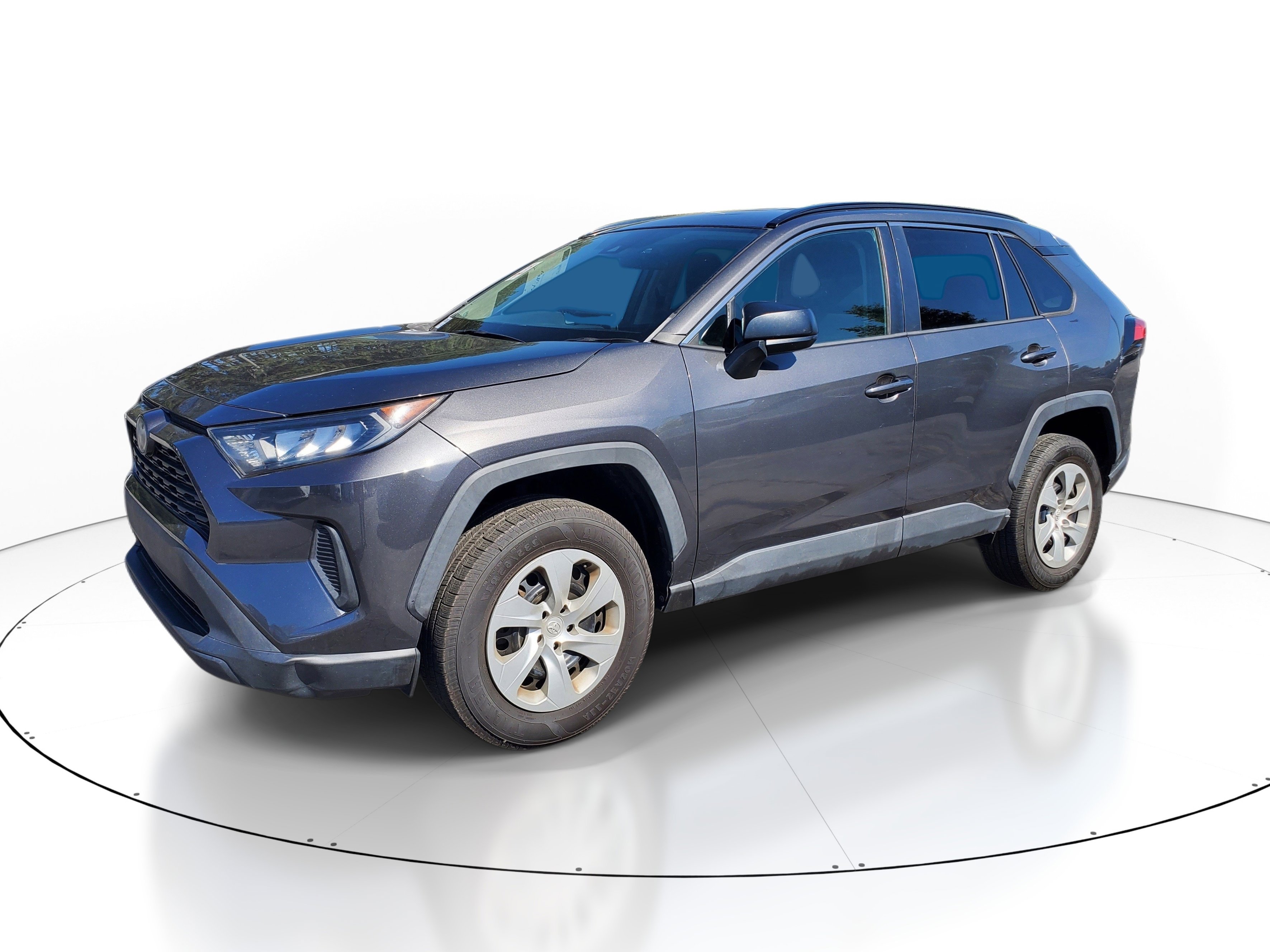 Used 2019 Toyota RAV4 LE image 2