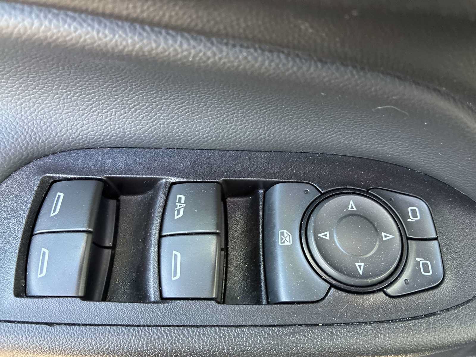 Used 2018 Chevrolet Equinox LT AWD/4WD image 15