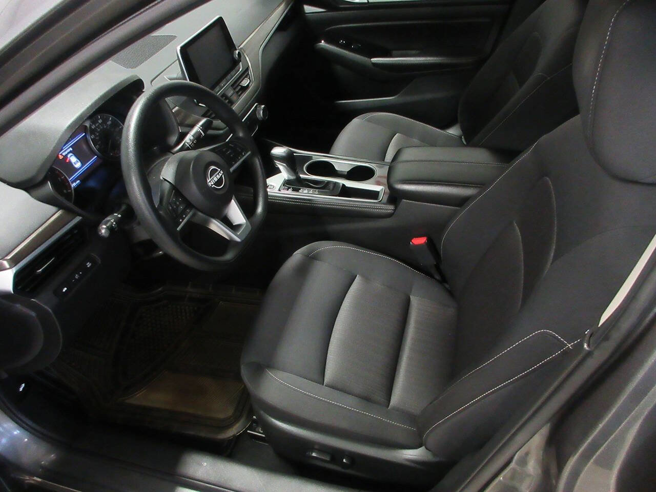 Used 2023 Nissan Altima 2.5 SV FWD image 7