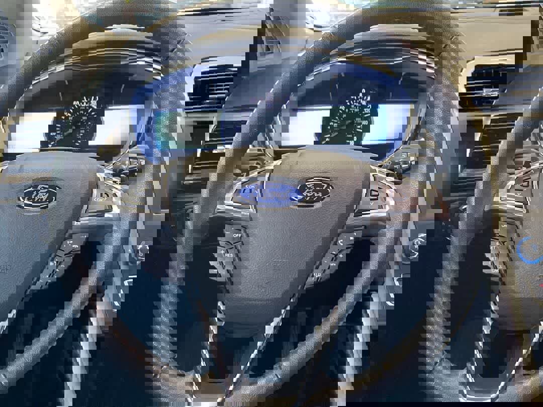 Used 2017 Ford Fusion SE w/ Fusion SE Technology Package FWD image 17