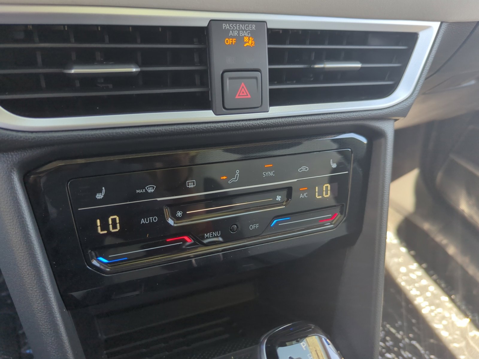 New 2025 Volkswagen Taos SE image 12