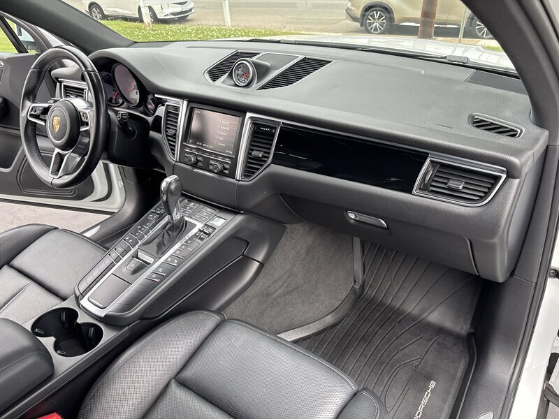 Used 2016 Porsche Macan S AWD/4WD image 36