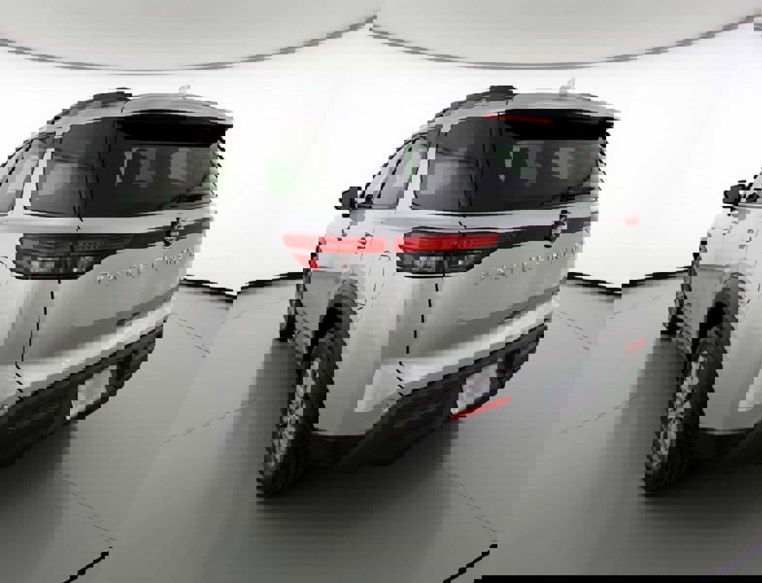 Used 2025 Nissan Pathfinder SV image 5