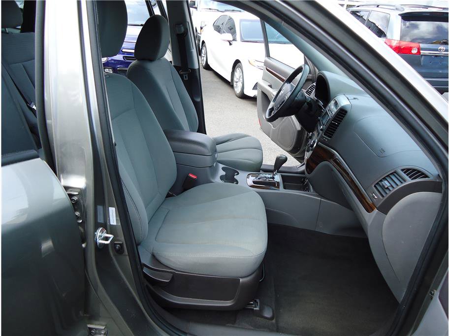 Used 2012 Hyundai Santa Fe GLS image 16