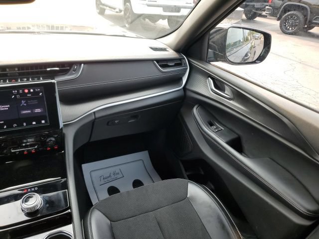 Used 2023 Jeep Grand Cherokee Altitude AWD/4WD image 16