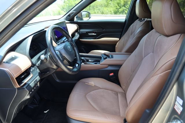 Certified 2025 Toyota Grand Highlander AWD Hybrid image 10