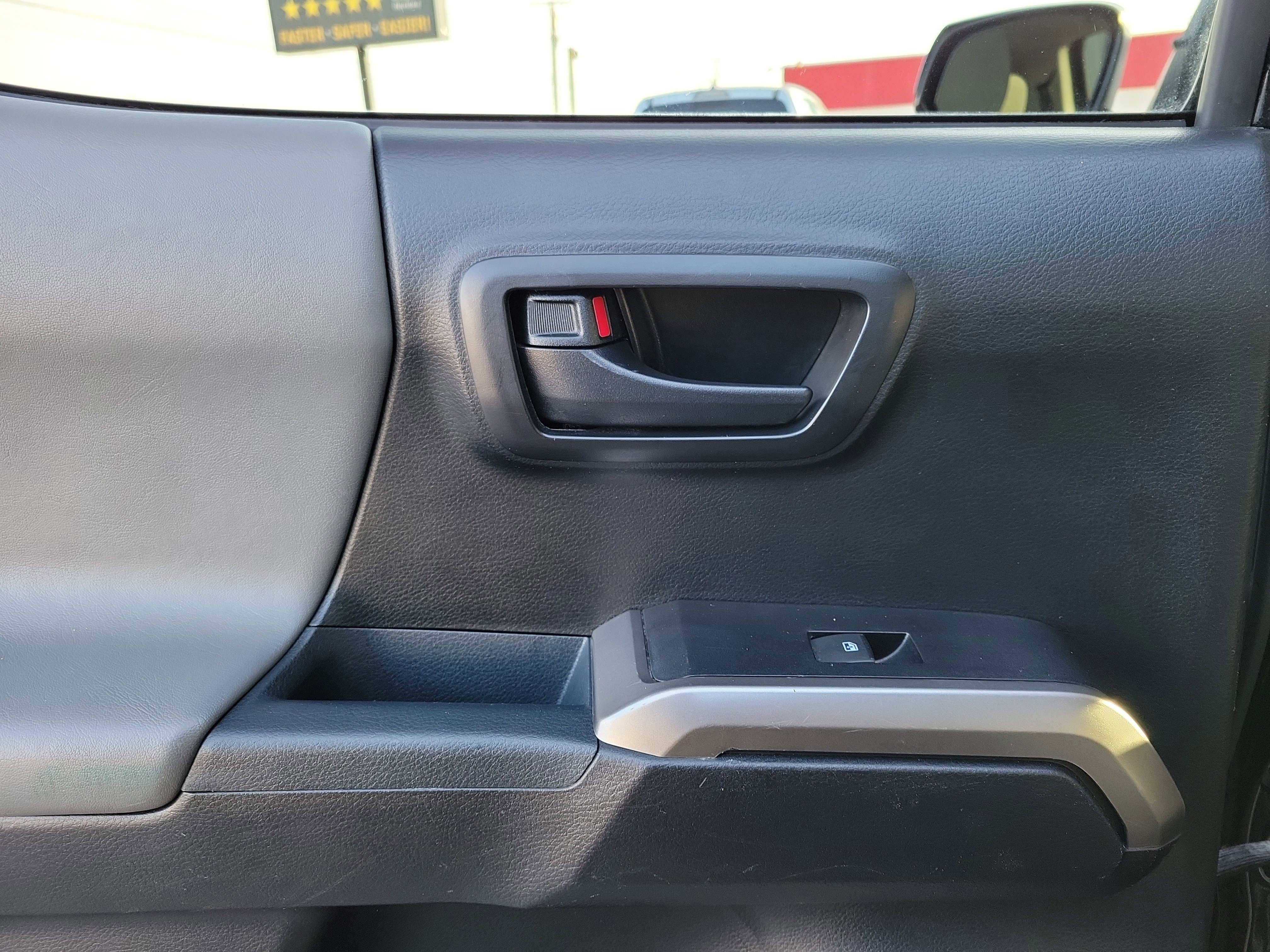 Used 2017 Toyota Tacoma SR5 image 12