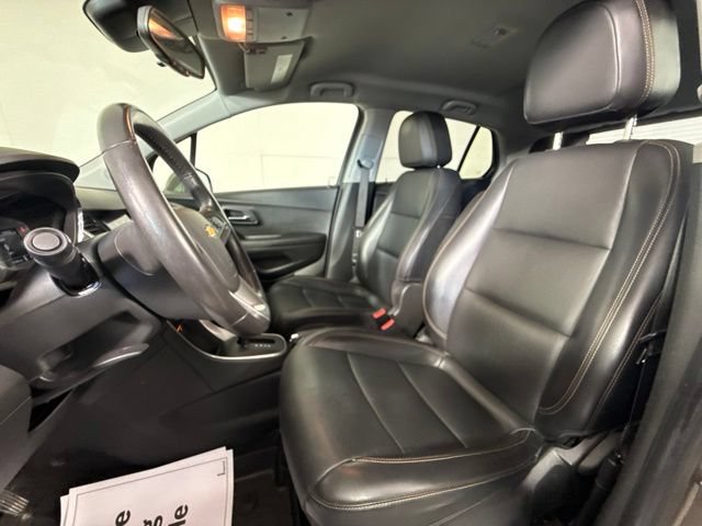 Used 2021 Chevrolet Trax LT w/ Premium Seat Package FWD image 17