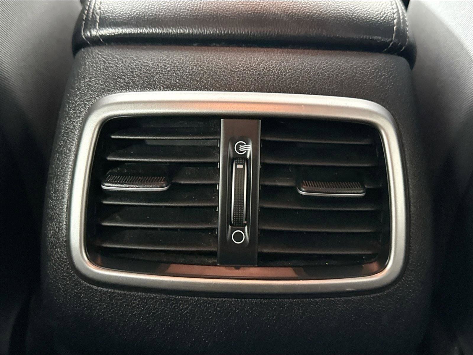 Used 2019 Kia Sorento LX image 31