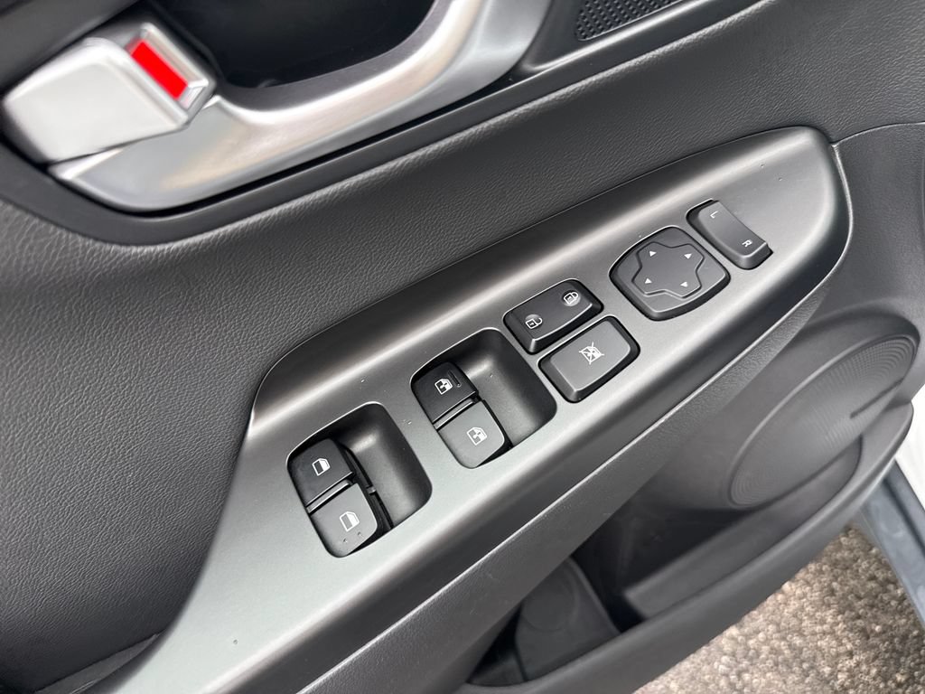 Certified 2023 Hyundai Kona Limited AWD/4WD image 10