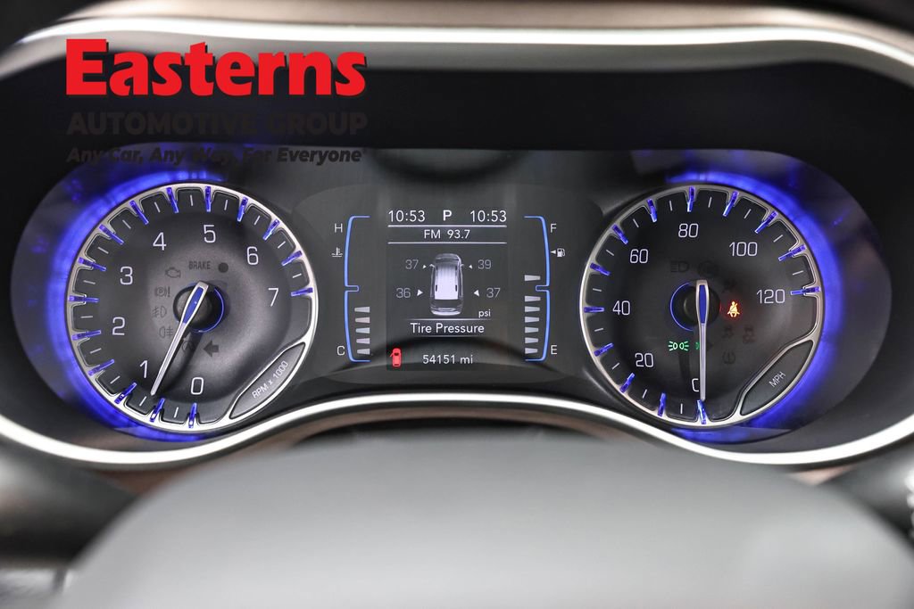 Used 2017 Chrysler Pacifica LX w/ Tire & Wheel Group FWD image 17