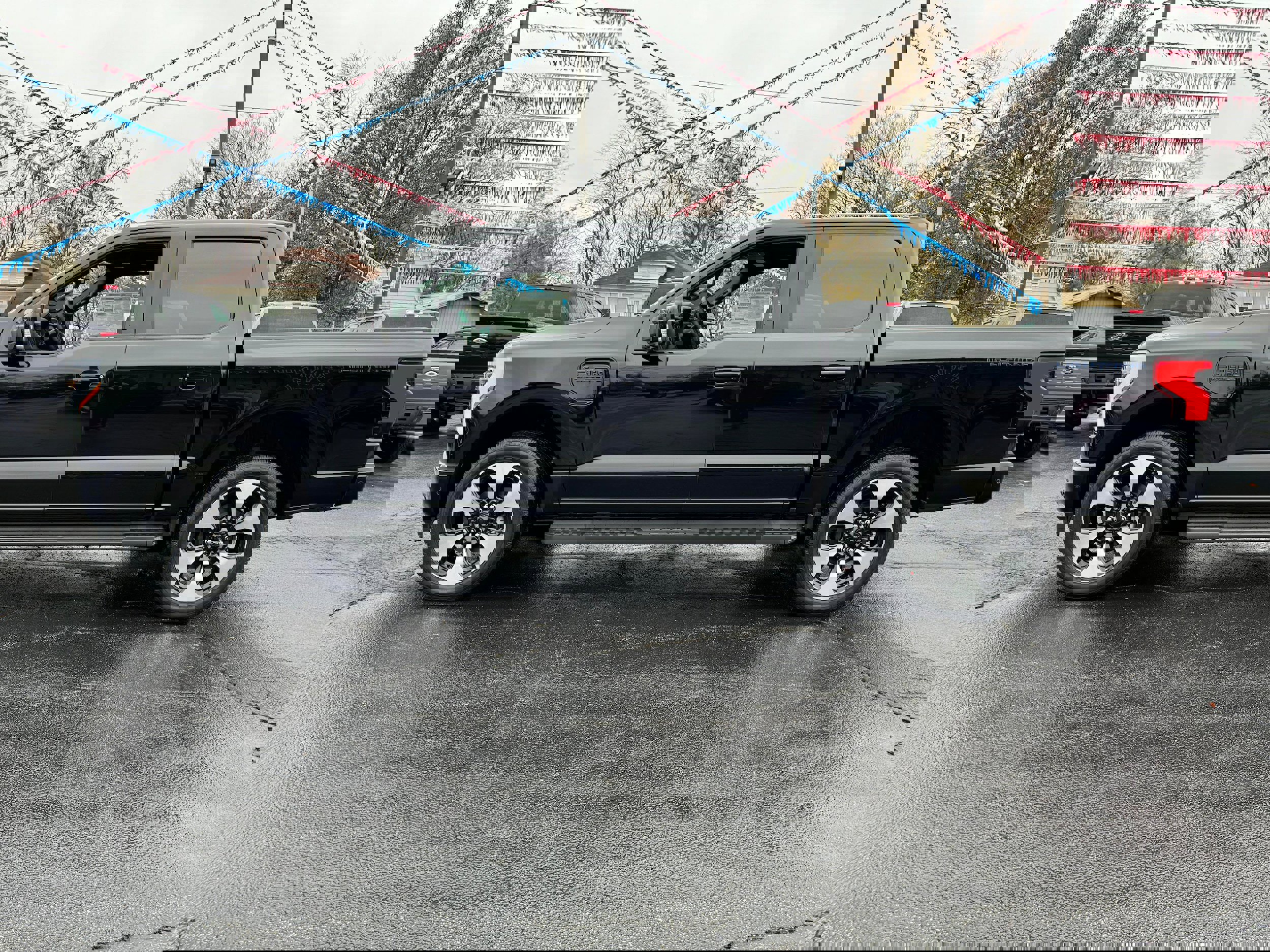 New 2023 Ford F150 Lightning Platinum image 10