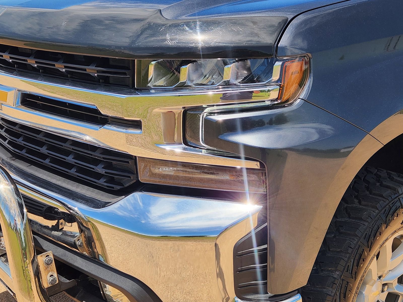 Used 2021 Chevrolet Silverado 1500 LT AWD/4WD image 9