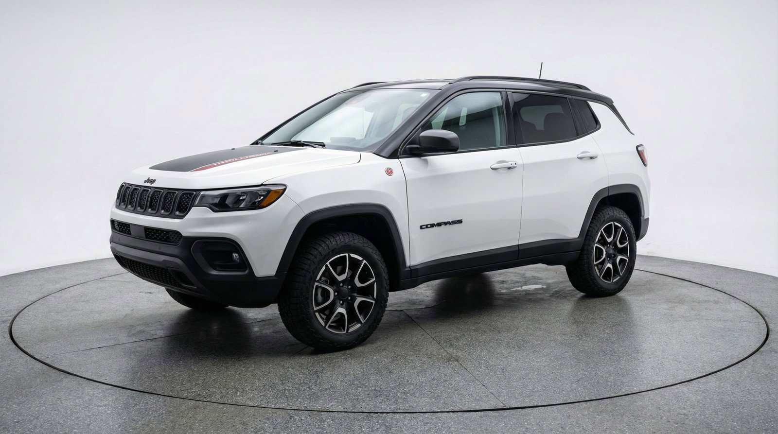 Used 2025 Jeep Compass Trailhawk image 3