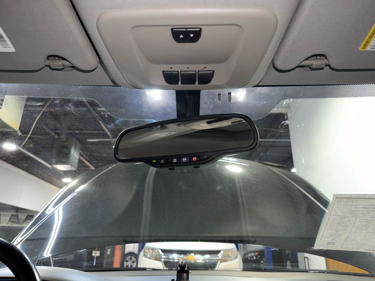 Used 2013 Chevrolet Impala LTZ FWD image 21