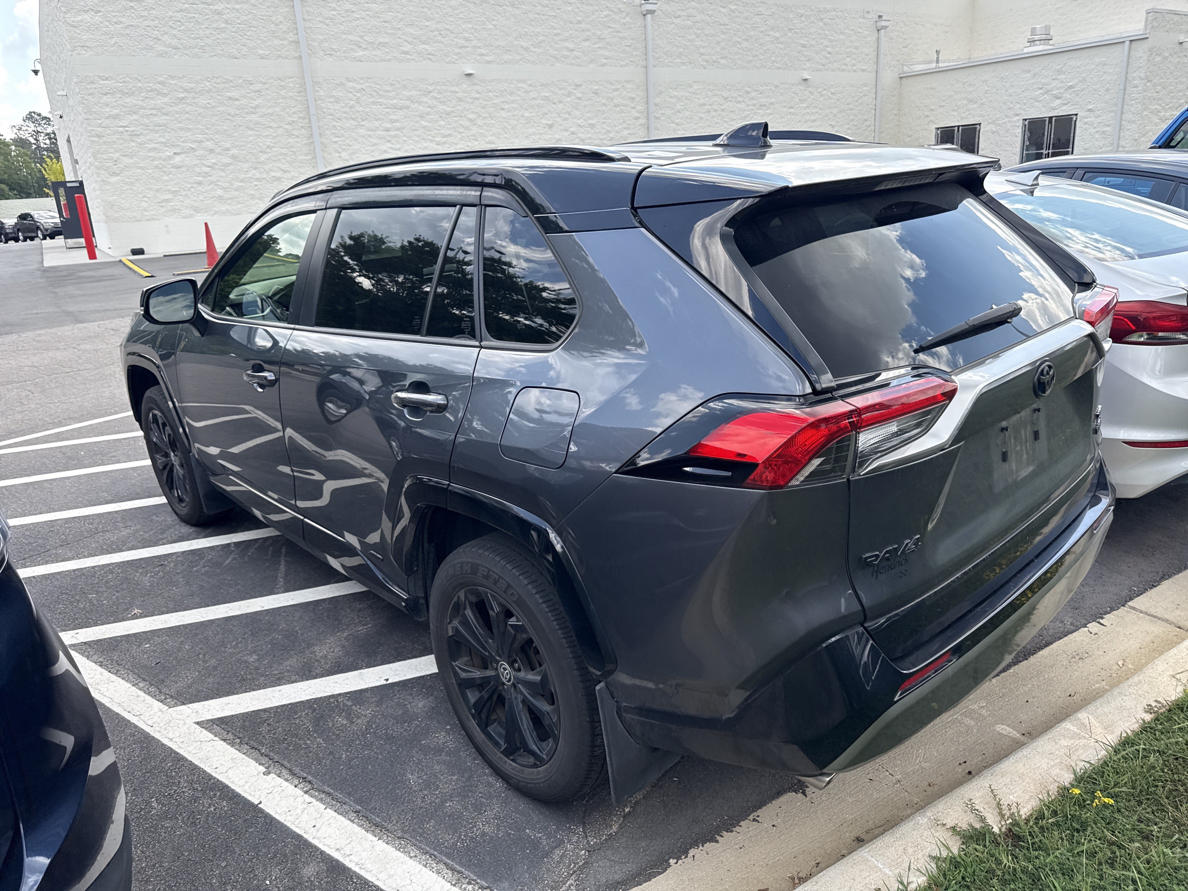 Used 2024 Toyota RAV4 XSE AWD/4WD image 45