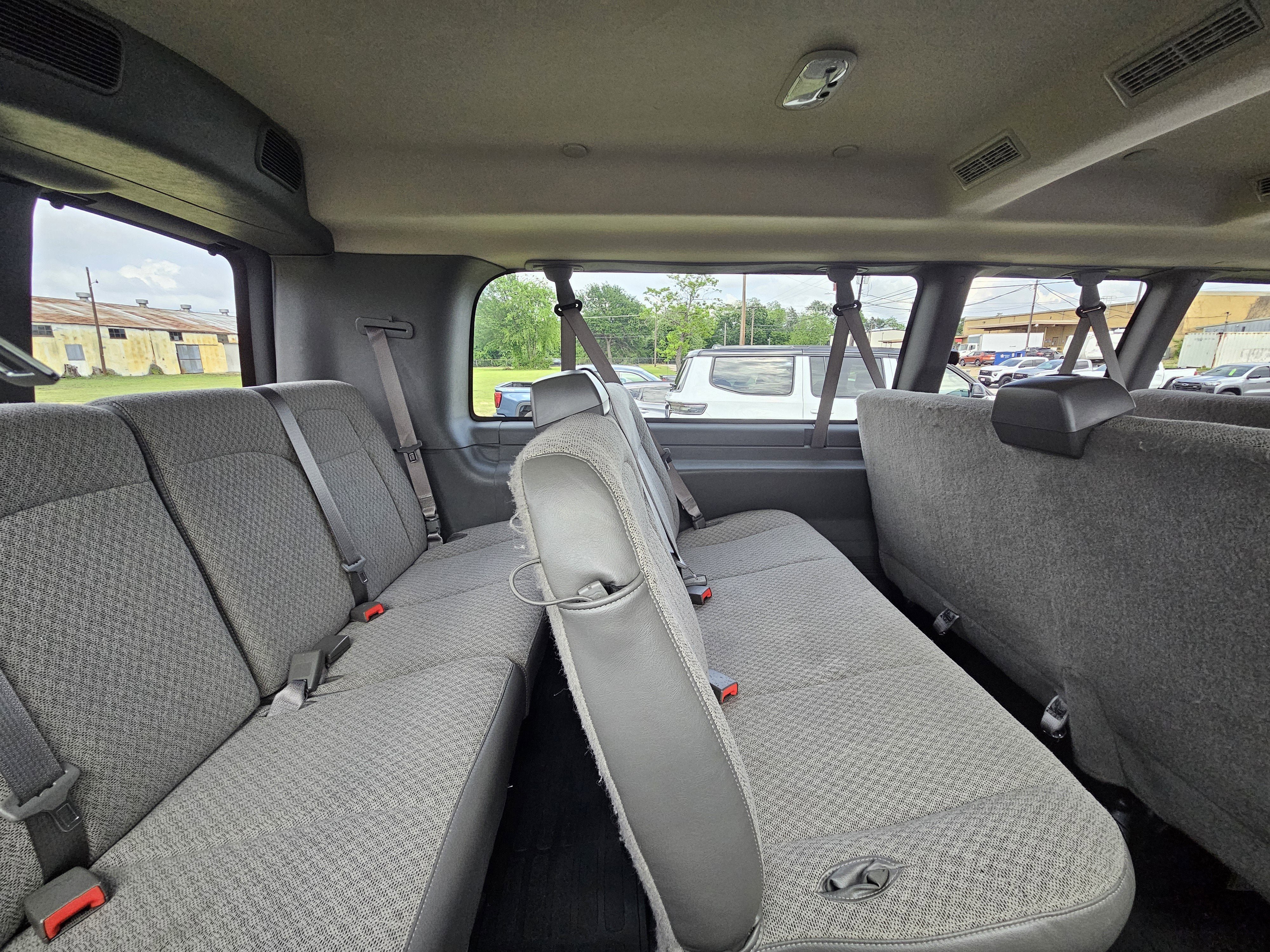 Used 2025 Chevrolet Express 3500 LT w/ LT Preferred Equipment Group RWD image 7