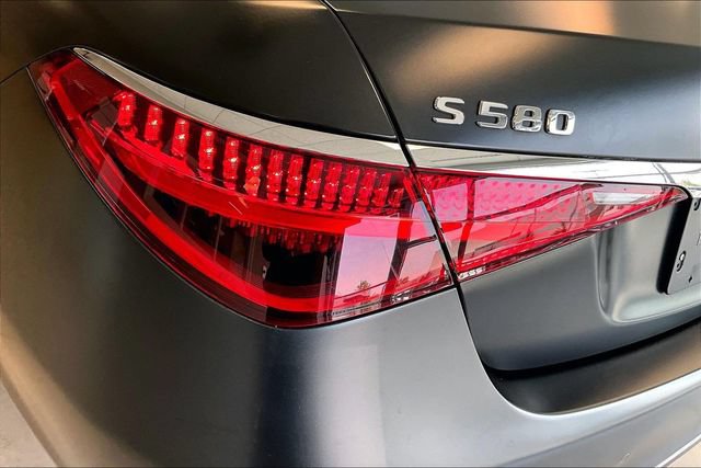 Certified 2022 Mercedes-Benz S 580 4MATIC Sedan w/ AMG Line Package image 24