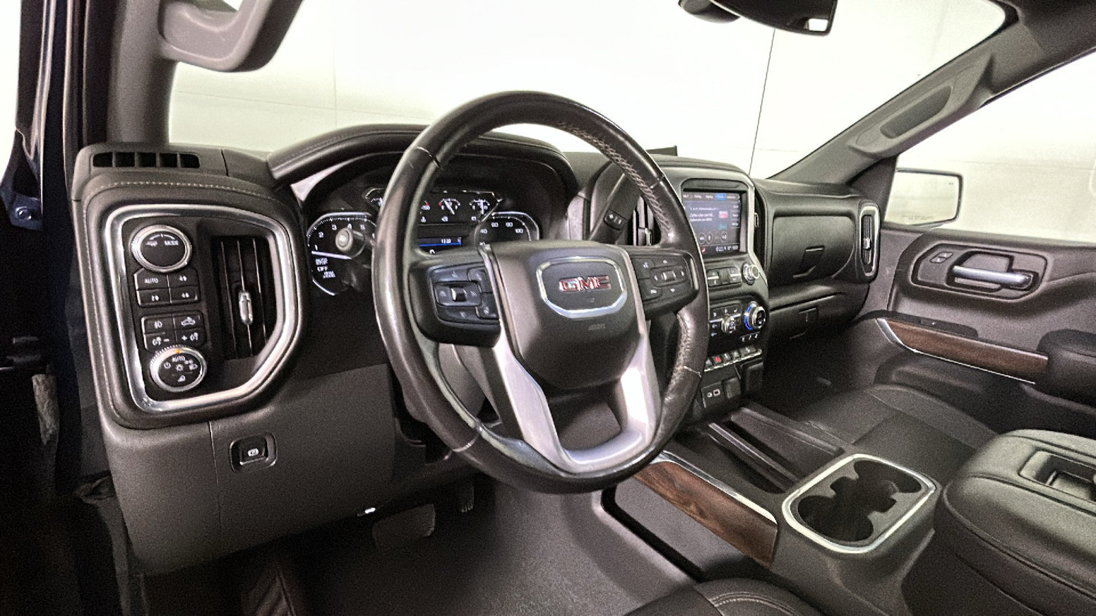 Used 2021 GMC Sierra 1500 SLT w/ SLT Premium Plus Package AWD/4WD image 17