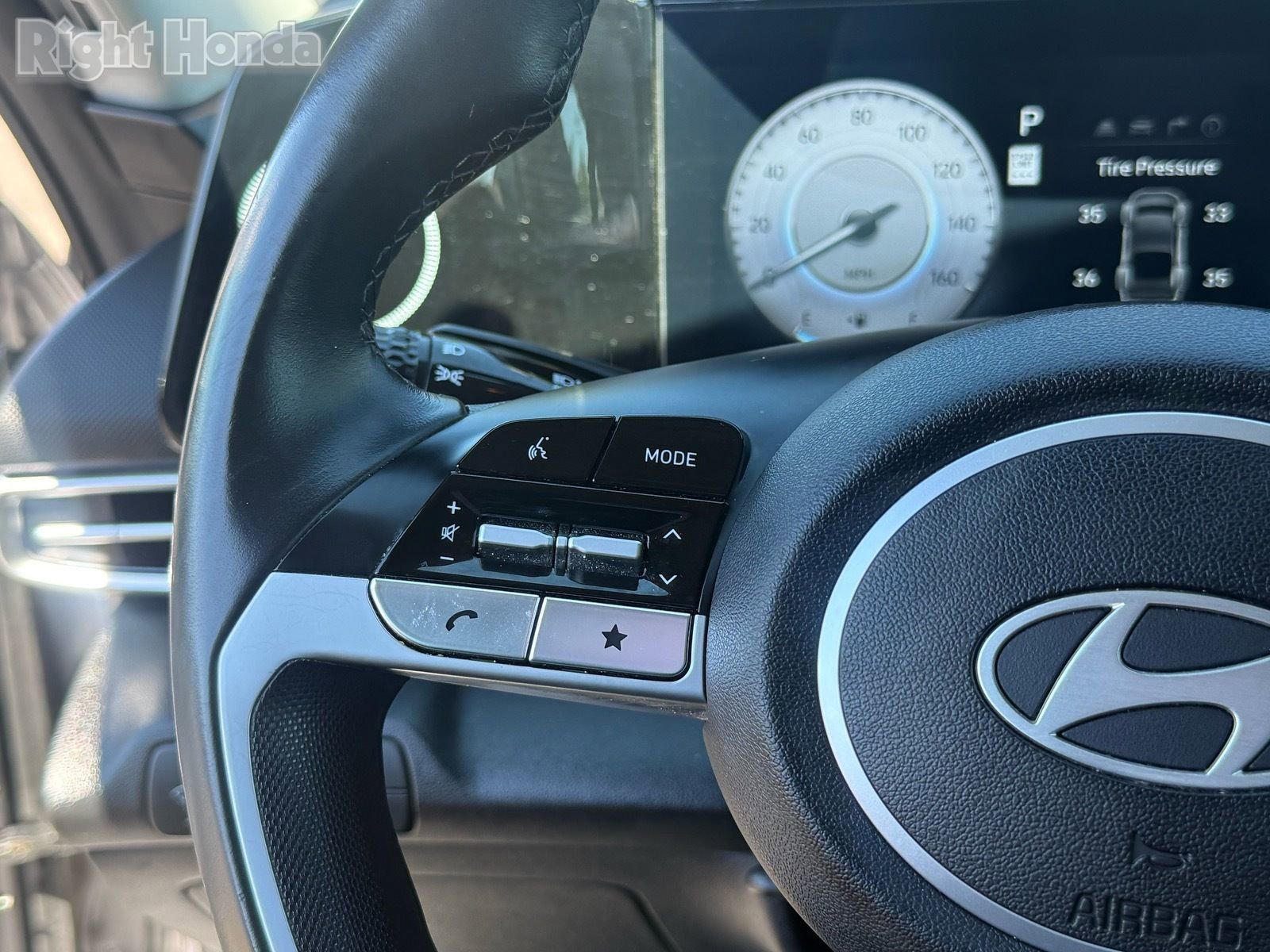 Used 2025 Hyundai Elantra SEL image 17