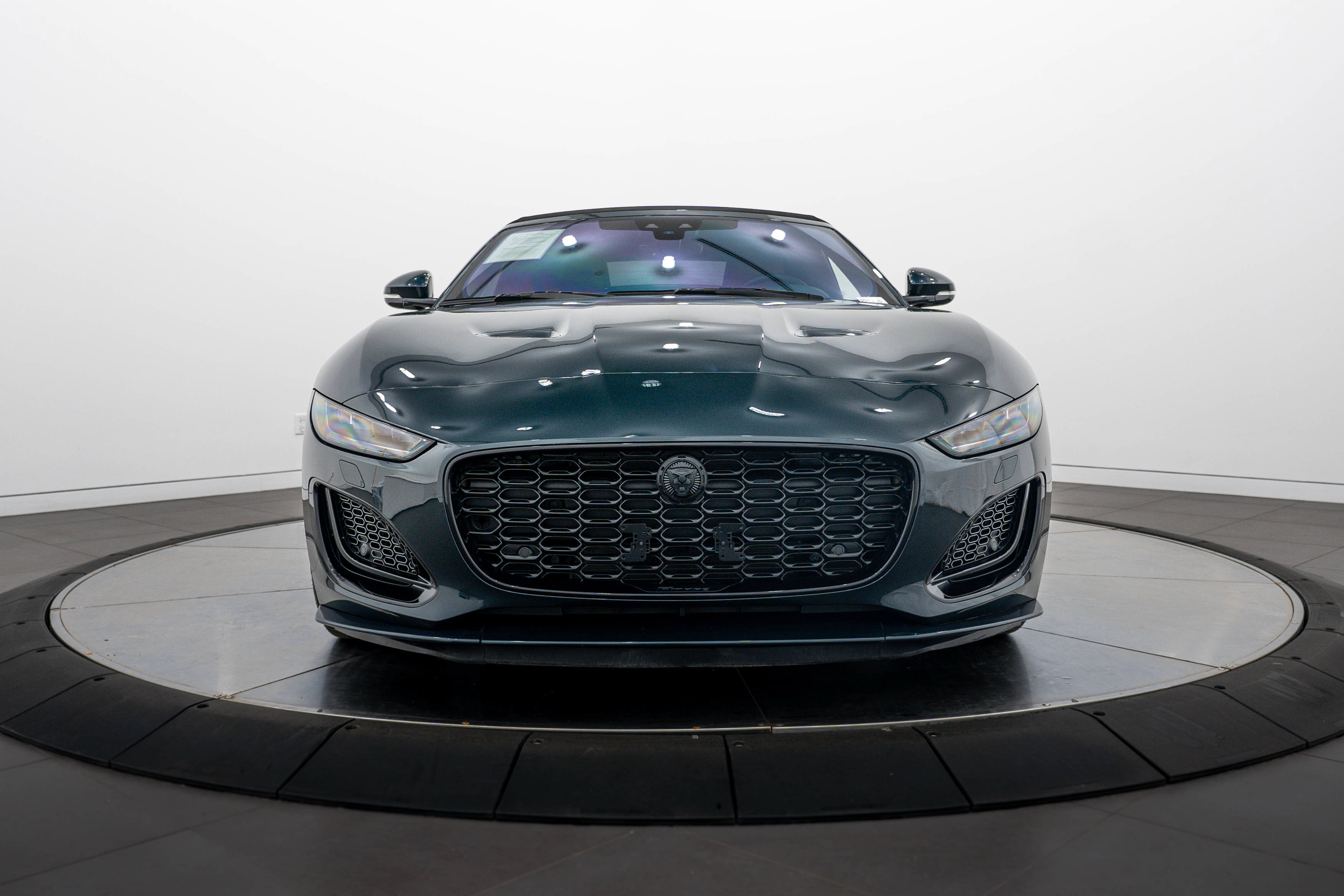 Used 2024 Jaguar F-TYPE Convertible AWD image 31