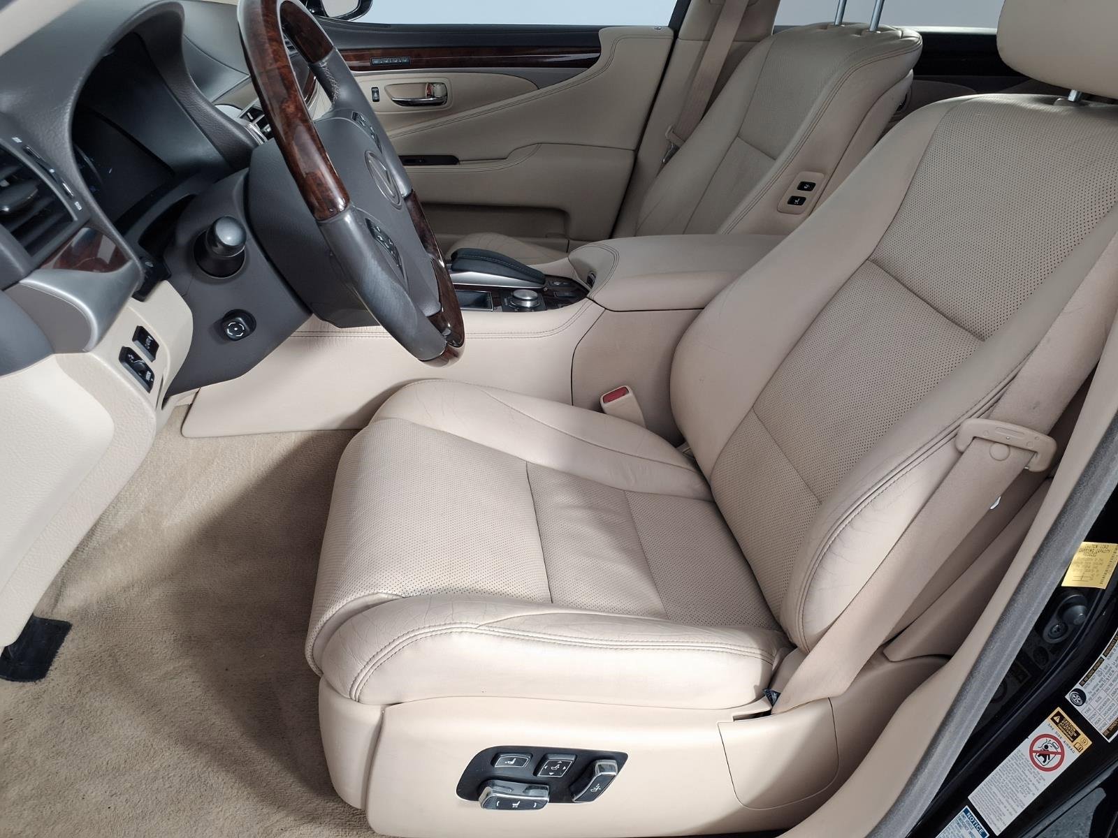 Used 2015 Lexus LS 460 AWD w/ Comfort Package image 24