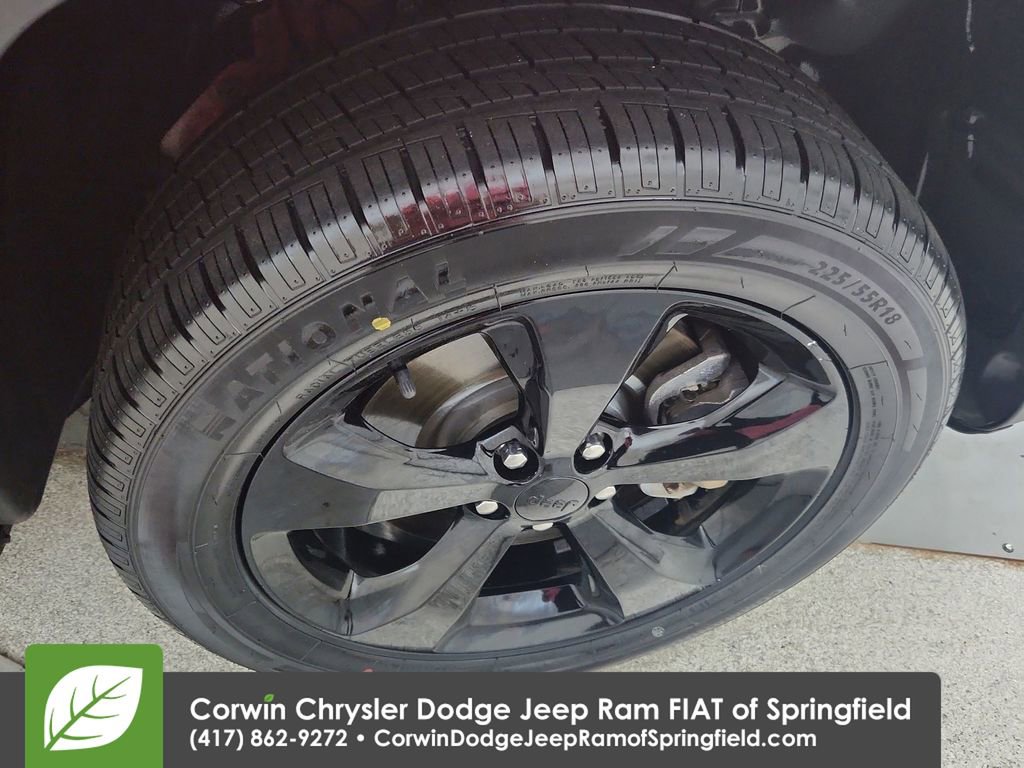 Certified 2018 Jeep Cherokee Latitude w/ Altitude Package FWD image 31