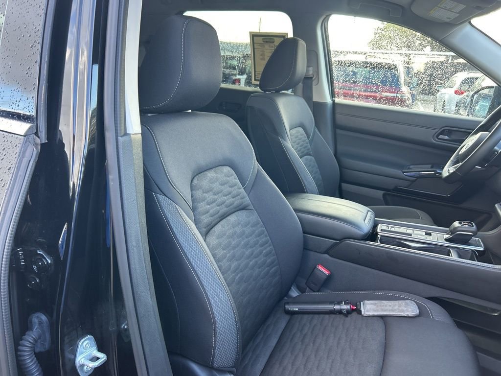 Used 2025 Nissan Pathfinder SV image 22