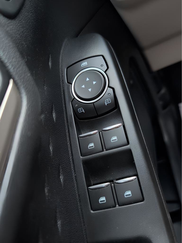 Used 2020 Ford Escape SEL image 22