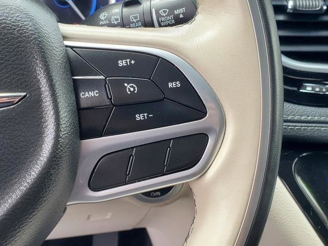 Used 2020 Chrysler Pacifica Limited FWD image 12