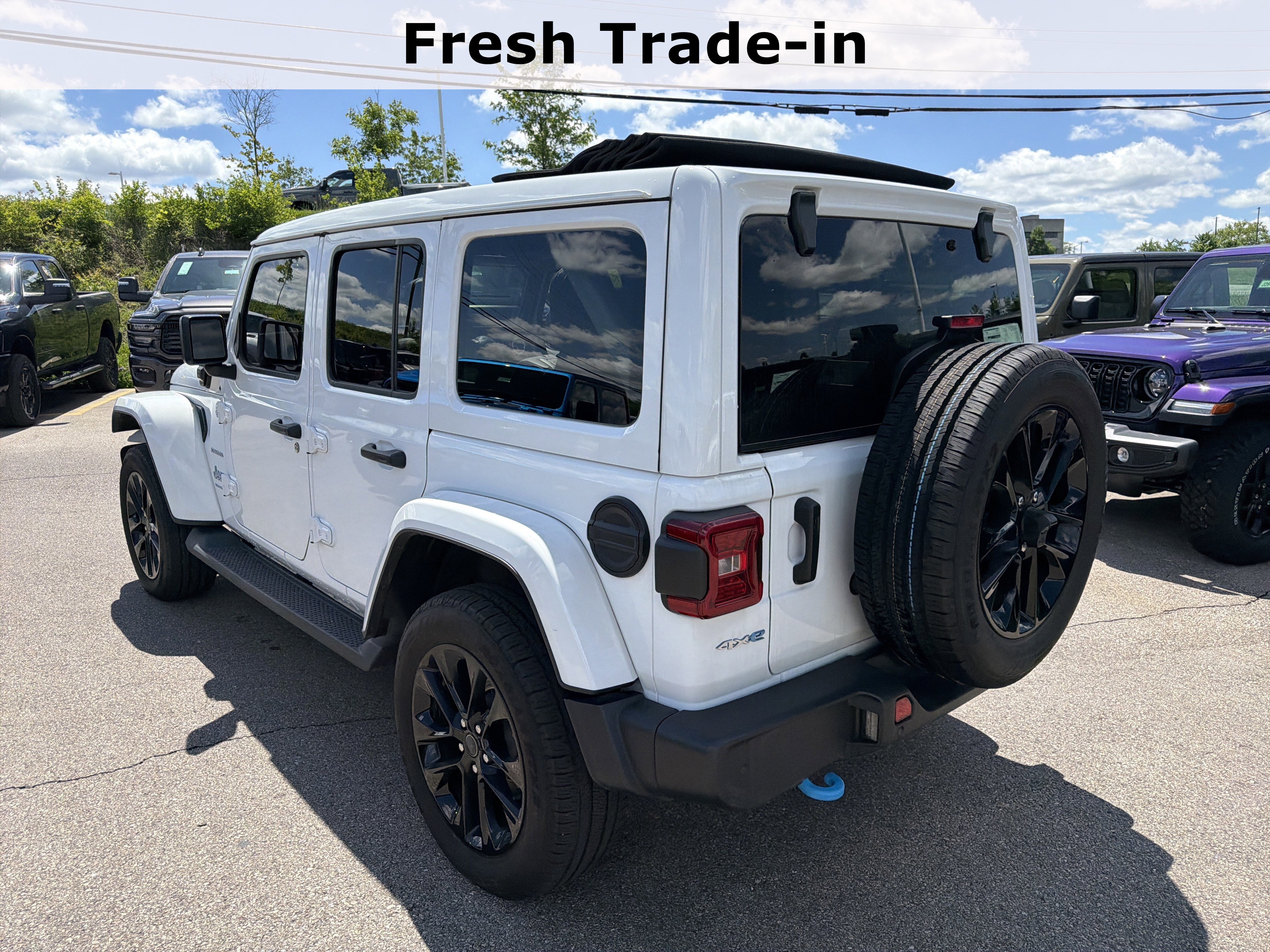 Used 2024 Jeep Wrangler Unlimited Sahara w/ Safety Group AWD/4WD image 10