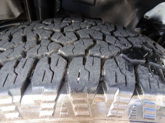 Used 2018 Jeep Wrangler Sahara image 23