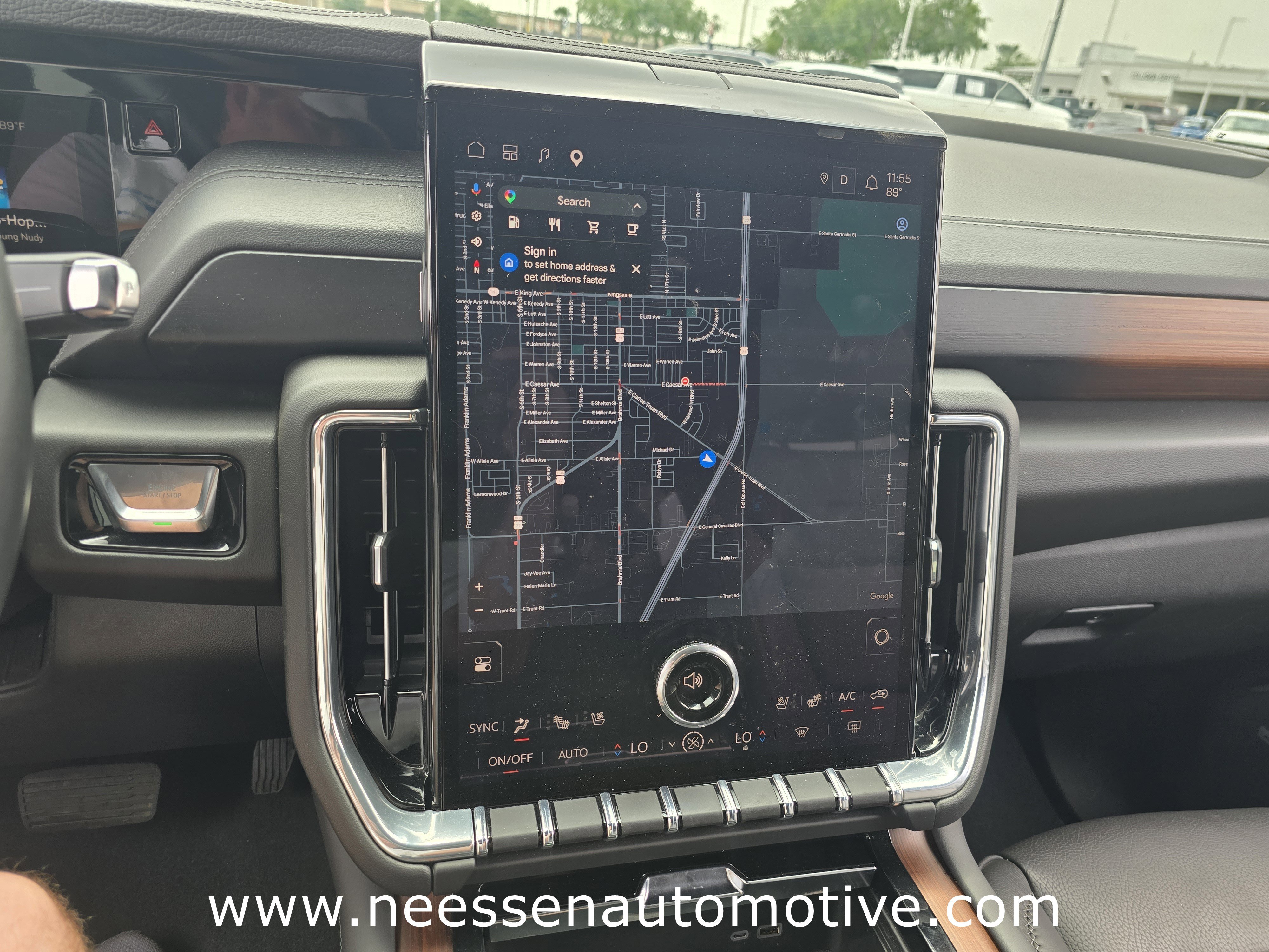 Used 2025 GMC Yukon Denali AWD/4WD image 9