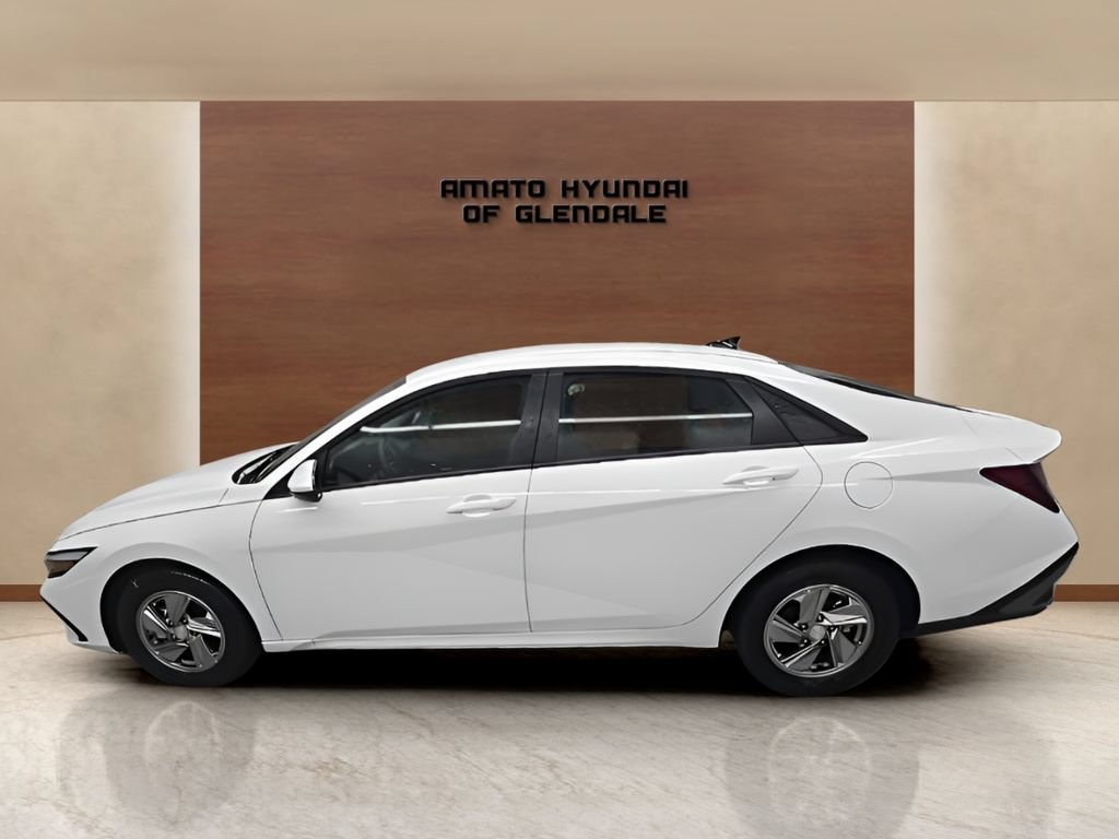 New 2026 Hyundai Elantra SE FWD image 3
