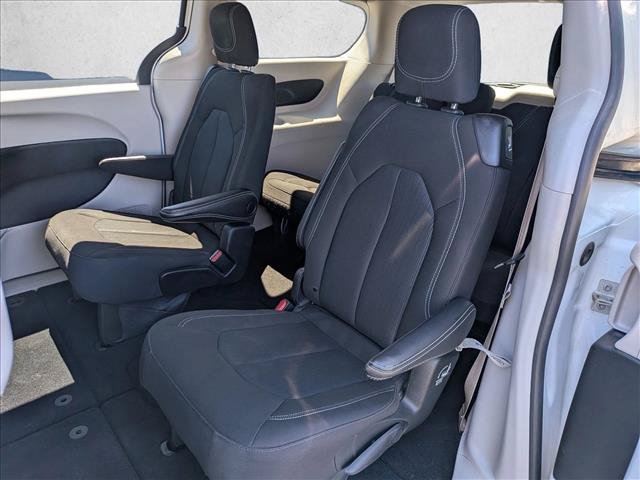 Used 2023 Chrysler Voyager LX FWD image 17