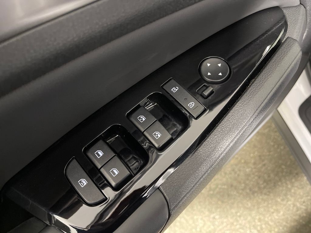 Used 2025 Kia Sportage EX image 18