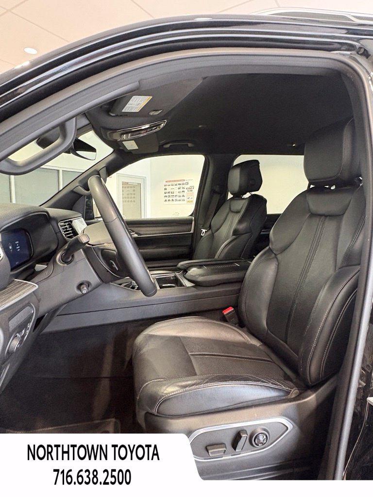 Used 2024 Jeep Wagoneer Series II w/ Flexible Seating Group RWD image 17