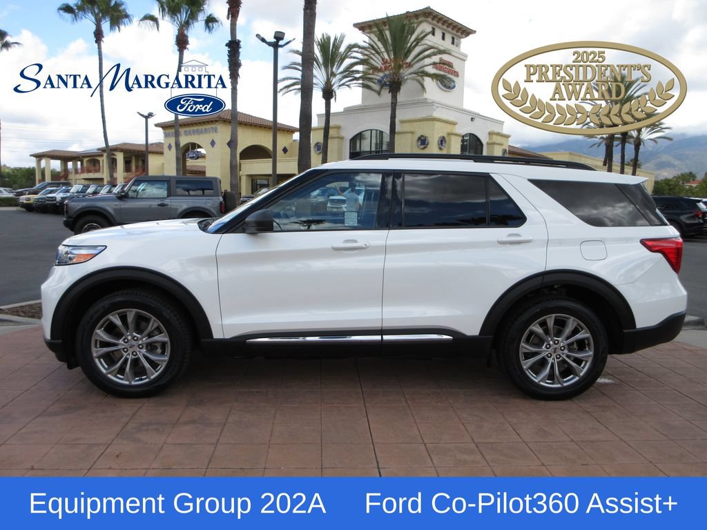 Certified 2023 Ford Explorer XLT w/ Equipment Group 202A AWD/4WD image 1