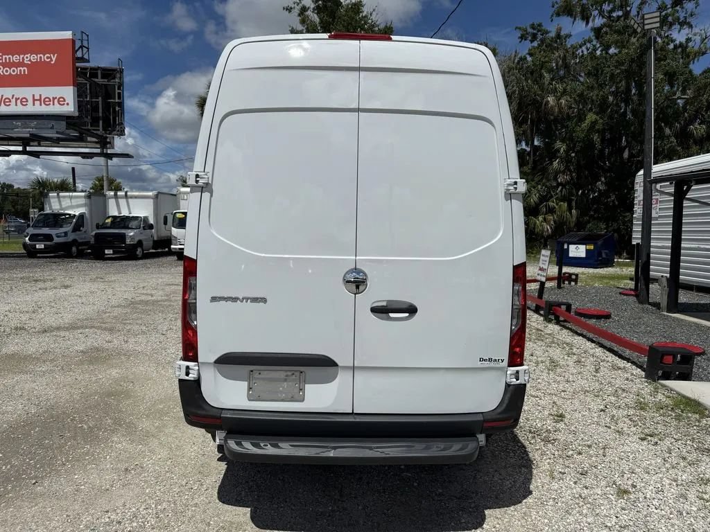 Used 2019 Freightliner Sprinter 144 RWD image 6