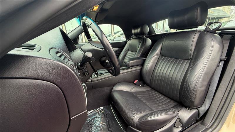 Used 2005 Ford Thunderbird image 18