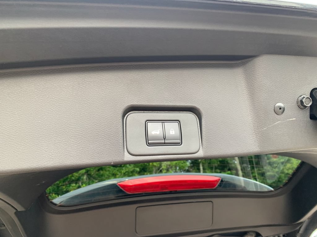 Used 2025 Nissan Rogue SV AWD/4WD image 8