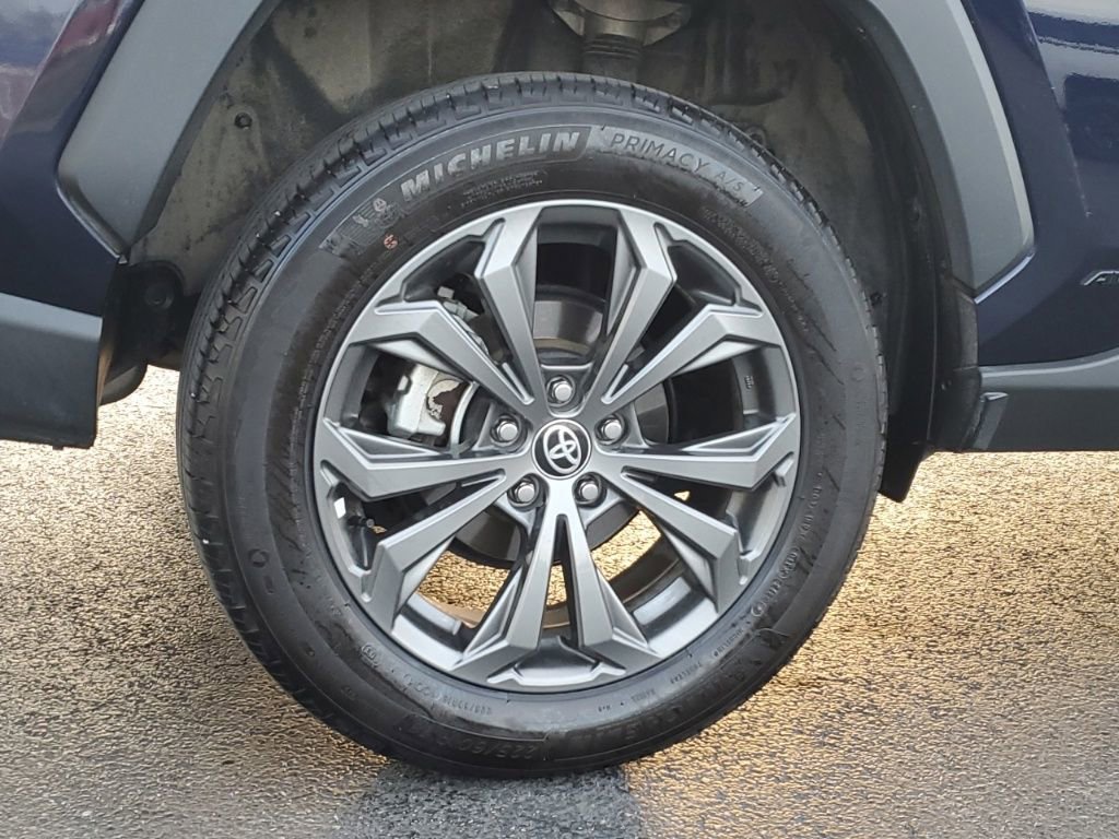 Used 2023 Toyota RAV4 XLE Premium image 9