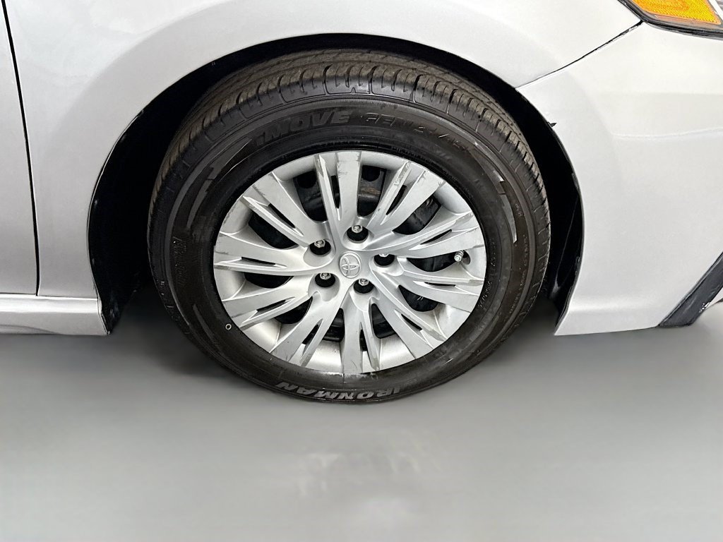 Used 2022 Toyota Camry SE w/ Convenience Package FWD image 31