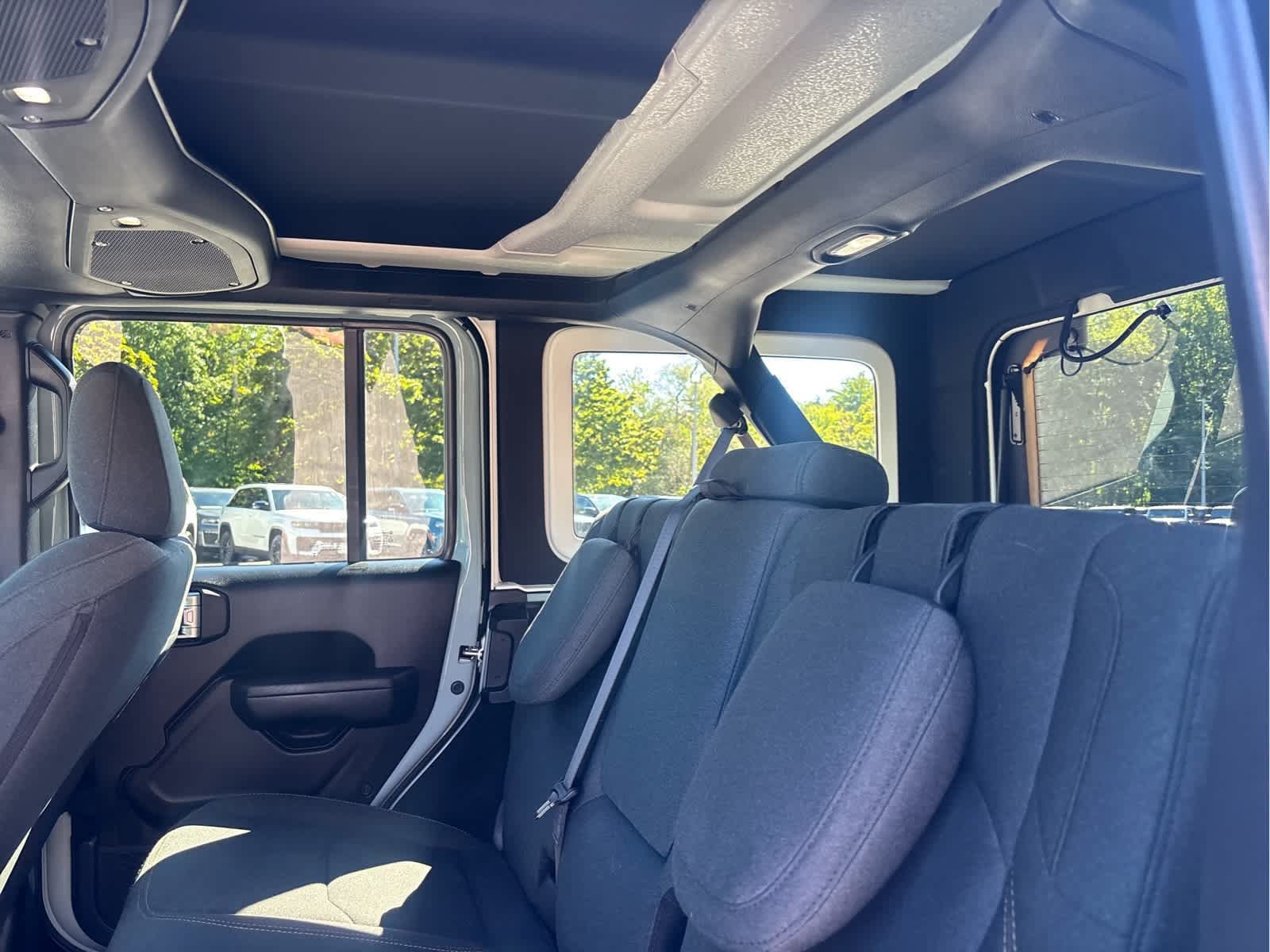 Used 2024 Jeep Wrangler Unlimited w/ Convenience Group AWD/4WD image 16