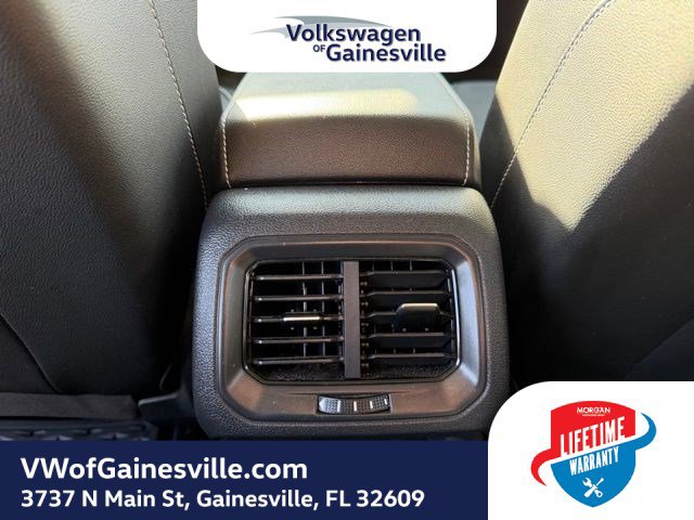 Certified 2023 Volkswagen Taos SE image 12