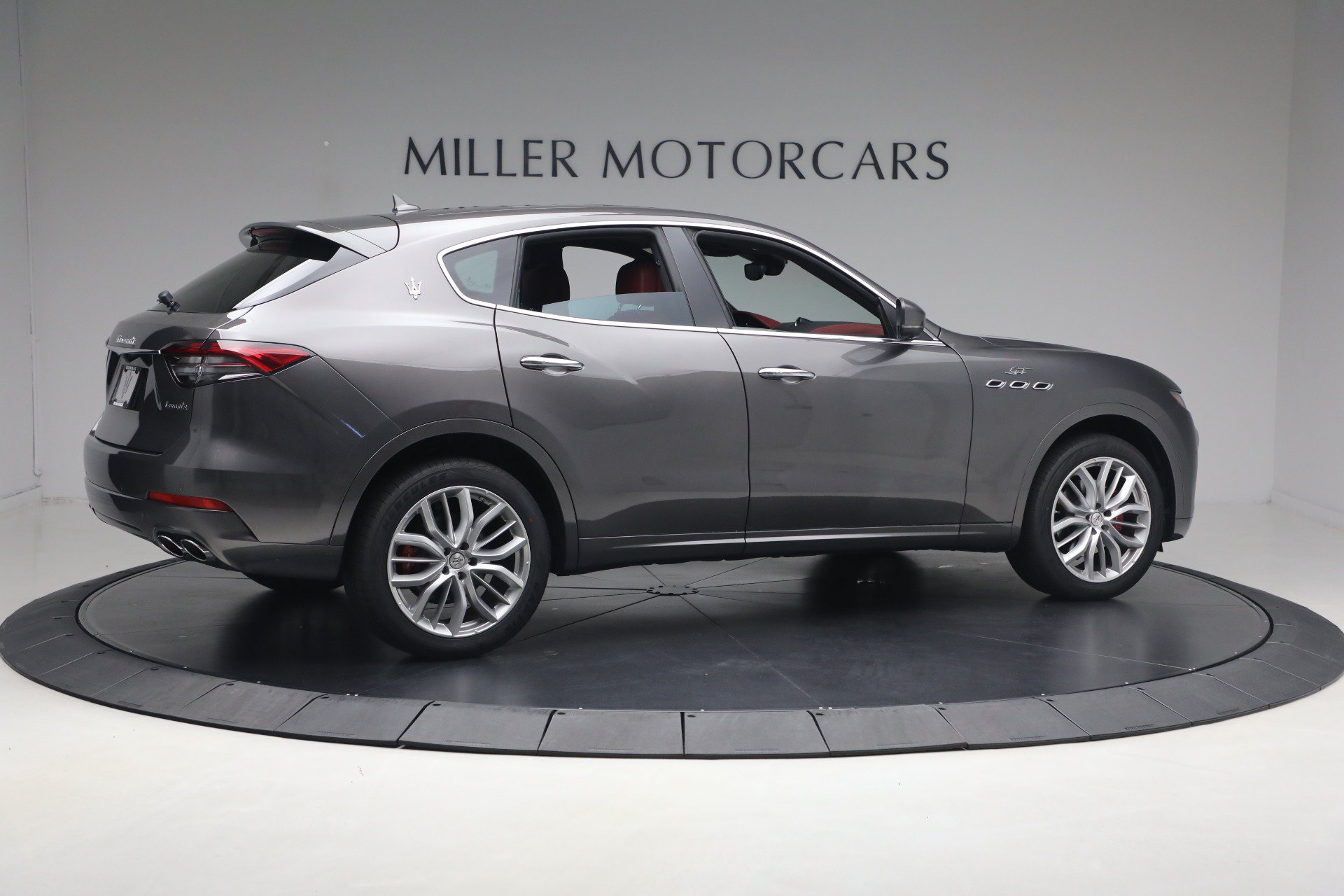 Certified 2022 Maserati Levante GT AWD/4WD image 7