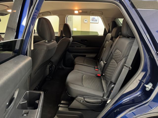 Used 2025 Nissan Pathfinder SV AWD/4WD image 19